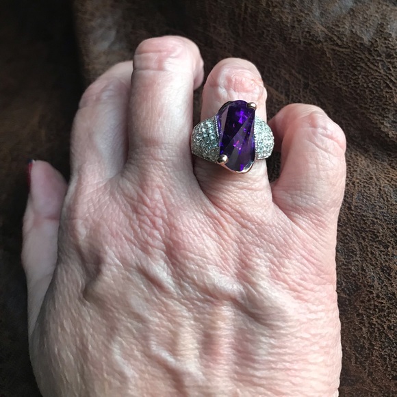 Ring - Picture 1 of 7